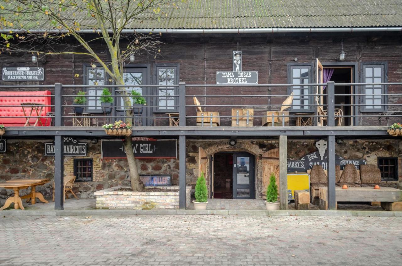 Apartamento Fontaine Mansion Liepāja Exterior foto